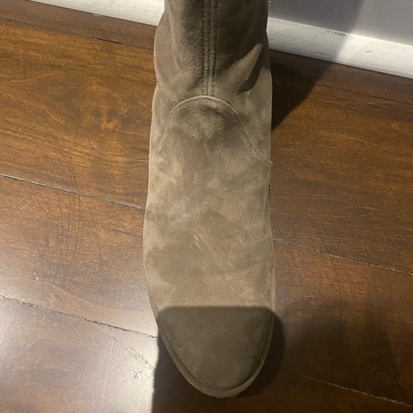 STUART Weizman taupe suede Lowland over the knee boots - Picture 5 of 16